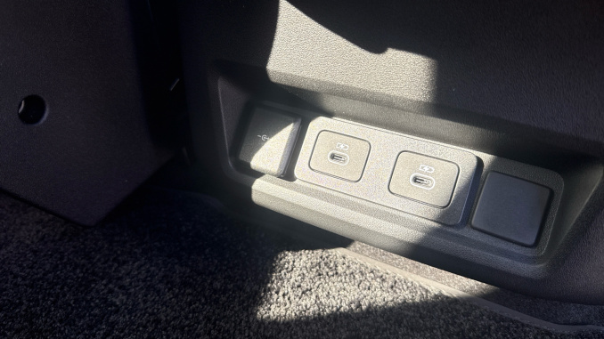 Land Rover Discovery 3.0 D350 Gemini 5dr Auto Diesel Station Wagon - Image 39